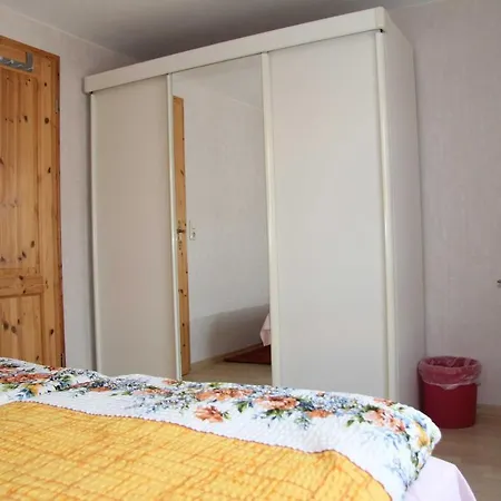 Wohnen Unter Dem Rohrdach 젤핀