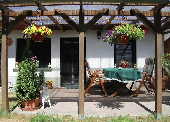 Wohnen Unter Dem Rohrdach * צמפין