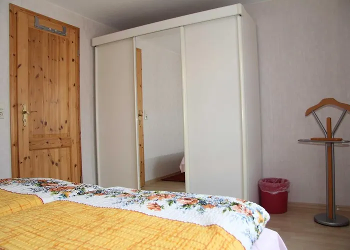 Wohnen Unter Dem Rohrdach 젤핀